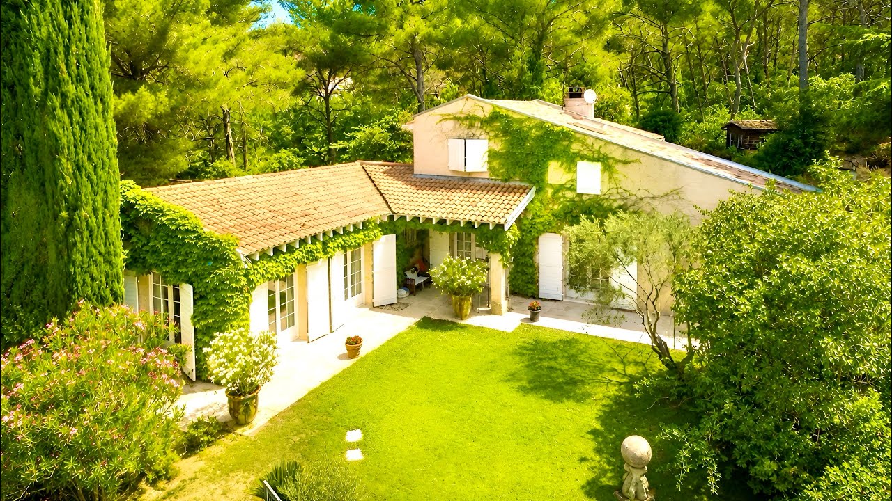 Magnifique propriété de 253 m² avec dépendance de 63 m² sur + d’un hectare à CHATEAUNEUF-LE-ROUGE