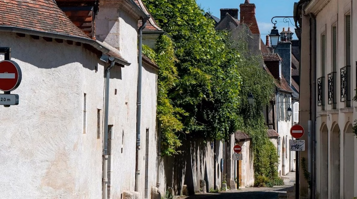 Ces demeures nichées au cœur des paysages automnaux les plus enchanteurs de France